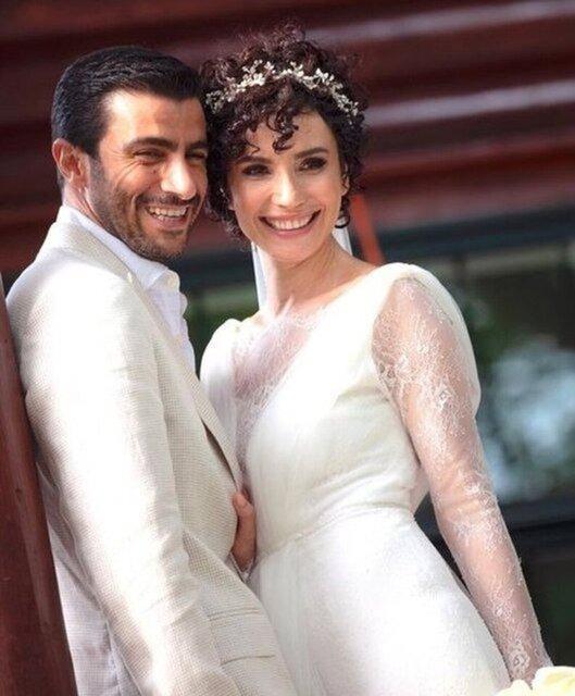 SONGL DEN    nl oyuncu Songl den ilk bebeini 27 Ocak'ta dnyaya getirdi. Kzna Sone Larin ismini verdi.