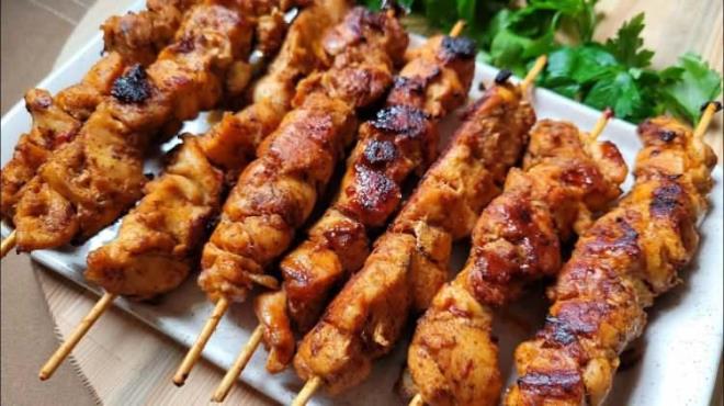 17-  KEBAP    ite piirilen et paralarndan oluan ve atete zgara edilen i Kebap, Trklerin ve turistlerin en sevdii lezzetlerin banda yer alyor.