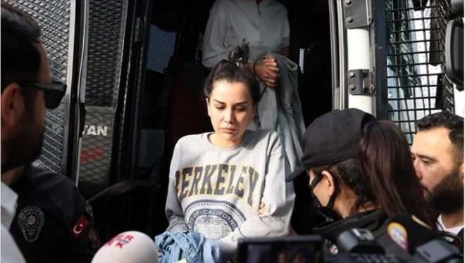 DLAN POLAT VE ENGN POLAT TAHLYE OLDU    Su gelirlerinin aklanmas, rgt kurmak, 'Bahis ve ans Oyunlar Dzenlenmesi Hakknda Kanun'a muhalefet sulamalaryla 40 yl hapis cezas talebiyle yarglanan fenomen Dilan Polat, 5 Kasm 2023'te tutuklanmt.