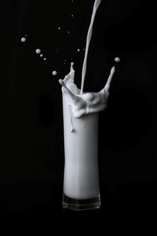 Kmzn ierdii laktik asit bakterileri, baklk sistemini destekler. Dzenli olarak tketildiinde, vcudu enfeksiyonlara kar koruyabilir ve genel sal iyiletirebilir.    Kmz, doal ekerler ve mineraller asndan zengin olduu iin enerji seviyesini artrr. Yorgunluu gidermek ve fiziksel dayankll artrmak iin tarih boyunca savalar ve gebeler tarafndan tketilmitir.