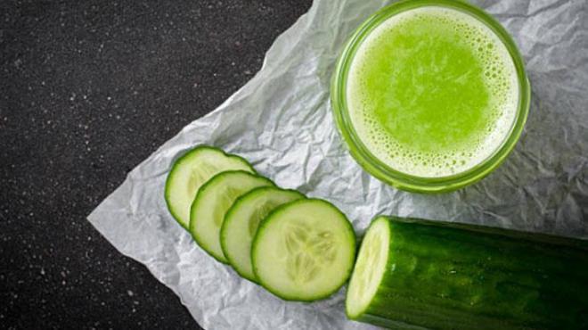 Dondurulmu salatalk hem mutfakta hem de cilt bakmnda kullanabileceiniz etkili yntemlerden biridir. zellikle cilt zerinde uyguland zaman faydalarn daha da artran bir besindir. Salatalktaki zellikler gz altn, cilt yzeyini ve daha pek ok blgeyi iyiletirme odakldr.