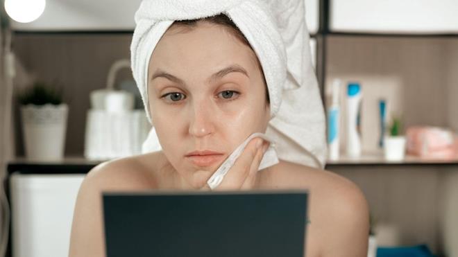 The Independent Pharmacy'den Dr. Donald Grant; yzn imesi, kzarmas ya da griye dnmesinin, kalbin vcuda yeterli oksijenli kan pompalamamasna dair ak bir gsterge olduunu sylyor.