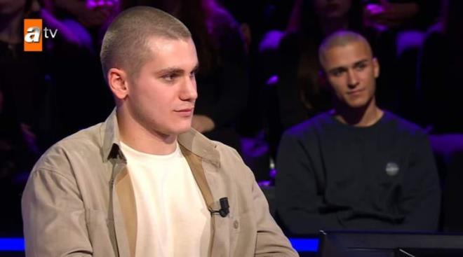 Fenomen programn son blmnde yaran 21 yandaki Erturul Onur Karaca, performansyla dikkatleri zerine ekti.