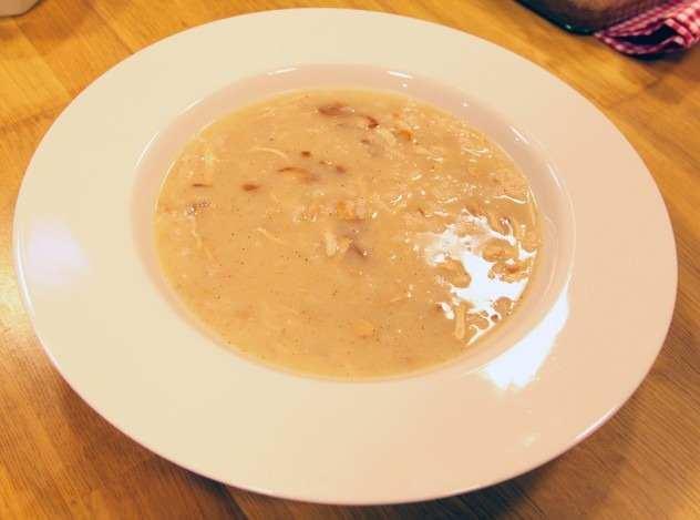 Halk arasnda 'hasta orbas' olarak bilinen tavuk orbas, zellikle halanan tavuun suyu ile hazrlanmas durumunda esiz bir ifa deposuna dnyor. Kaln barsaklarn almasn salayan bu yiyecek, ayn zamanda hemoroid riskinin belirgin ekilde azalmasna yardmc oluyor.