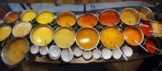 K souklarnda iimizi stan, Ramazan aynda tm gn bo olan mideyi yumuatan, hasta yatamzda doktor edasyla bizi ayaa kaldran ad zerinde ?hasta orbalar? scack salkl yudumlarla, yaz aylarnda ise serinleten lezzetiyle tabaklarmzda buluuyor.