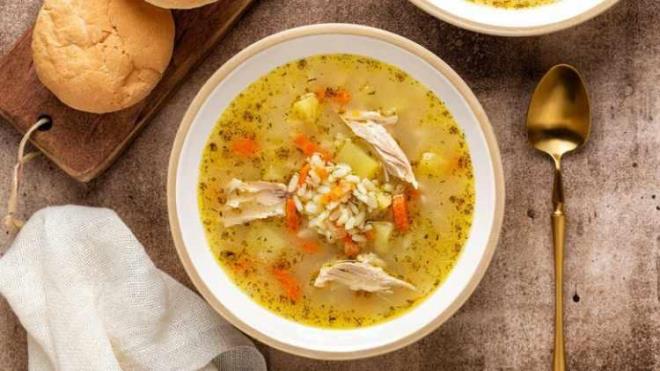 Protein, potasyum ve sodyum asndan zengin olan tavuk orbas, ya miktar krmz ete kyasla daha dk olduundan kolesterol hastalar tarafndan da gnl rahatlyla tketilebiliyor.