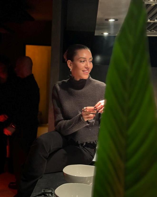 2016 ylnda kendisi gibi oyuncu Kenan mirzalolu ile dnya evine giren Sinem Kobal, 2020'de ilk kz Lalin'i 2022 ylnda da Leyla'y kucana almt.