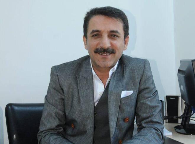 "Earbn Yan Balama", "Yar Gelecek" ve "Kstm" gibi paralarla hafzalara kaznan nl trkc Latif Doan, baarl mzik kariyerinin yan sra zel hayatyla da dikkatleri zerine ekiyor.