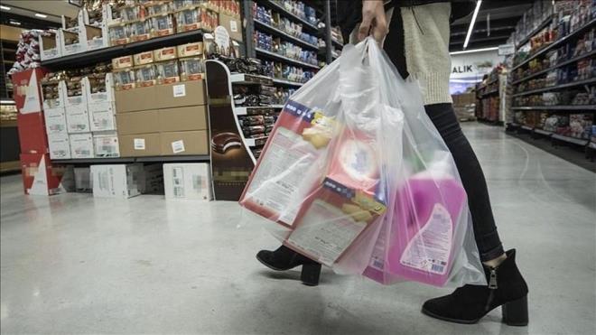 PLASTK POET 50 KURU OLDU<p>    Sfr Atk Projesi kapsamnda hayata geirilen ?Depozito Ynetim Sistemi? de yeni ylda uygulanacak.  <br>  Depozito iade sistemiyle, ambalajlar geri dnecek. ie ya da kutu bana 25 kuru denecek.<br>    Alverilerde kullanlan plastik poetin fiyat 25 kurutan 50 kurua ykseldi.