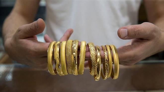 KUYUMCULAR N DE YEN DNEM<p>    Kuyumcular iin de yeni bir dnem balad. 185 bin liray aan alverilerde, kimlik ibraz zorunlu oldu.