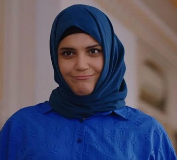 Kariyeri boyunca yalnzca annesi Melis Civelek'in senaryosunu yazd projelerde rol alan Civelek iin sk sk torpil iddialar ortaya atlyor.