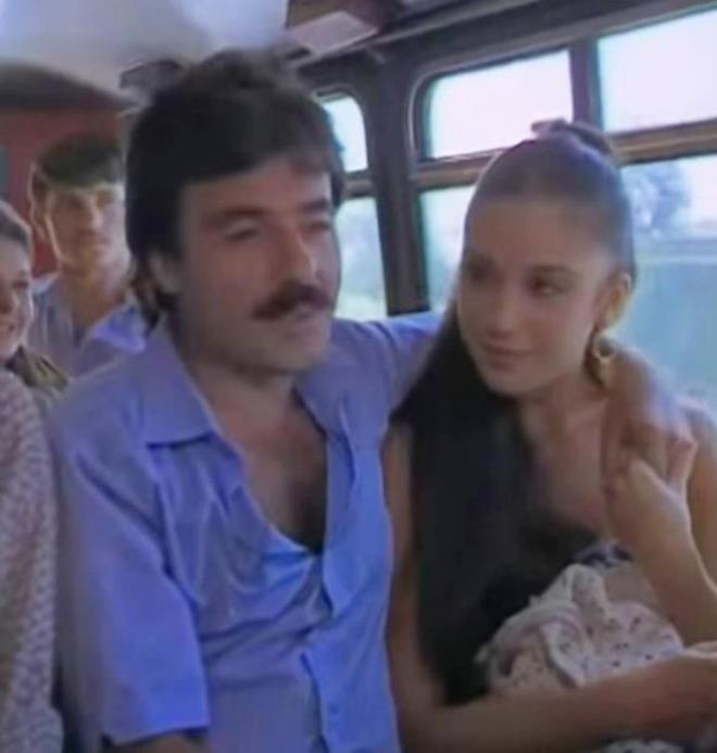 DEM TUN    <p>    ok zgnm..Allah rahmet eylesin, mekan cennet olsun inallah, sabr diliyorum tm sevenlerine ve ailesine. Edepli,ciddiyetli,disiplinli ne muhteem bir sanatyd.  Artk "Balad Gnlmzde,Hasret Sancs"..  Bamz saolsun..