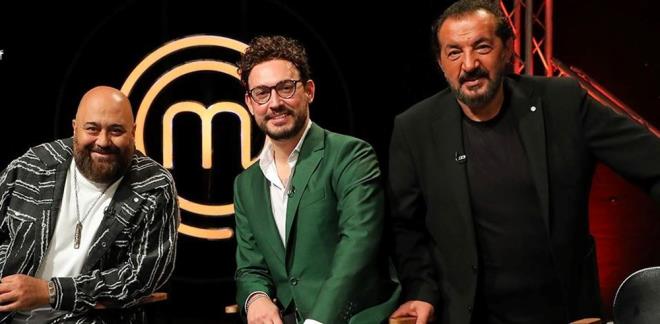 MasterChef'te final heyecan balad. Aylardr sren MasterChef mcadelesi sonunda yarmaclardan biri birincilik kazanarak 2024 sezonunun ampiyonu unvanna sahip olacak. Ancak rekabetin son hz devam ettii yarmaya ksa bir ara verildi.