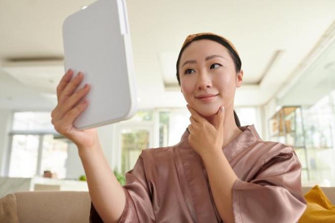 DOAL MAKYAJ TEMZLEYC  <p>  Makyajnz kimyasal rnlerle deil, doal ieriklerle temizlemek istiyorsanz vazelin kullanabilirsiniz. Ar veya glgeli gz makyajlarn dahi tek seferde temizleyebilen vazelin olduka pratik bir zm sunar. oranda yardmc olacaktr.