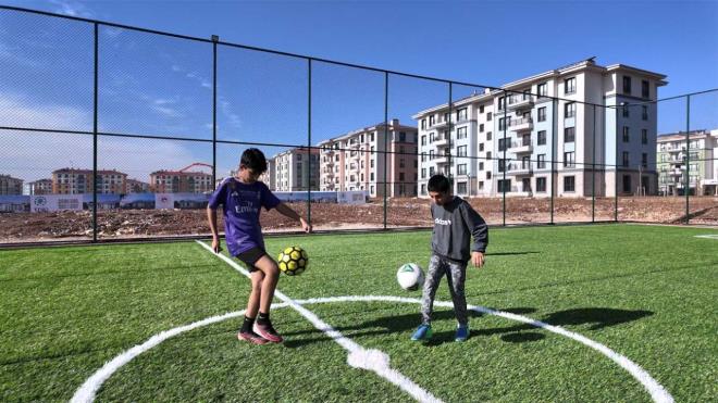 Saffuhan Haris Sevil ise ?Murat abi bizim iin buray yapt? ifadesini kulland. Civan nder de Bakan Kurum?a ma daveti yapt: Murat abi en ksa zamanda ilerin bitince buraya gelip bizimle ma yapman isterim. Eer sen de gelmek istersen bekliyoruz. Seni seviyorum Murat abi.