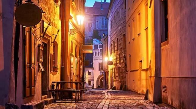 IIK KRLLN NLEMEK VE EKOSSTEMLER KORUMAK    Ik kirliliinin nlenmesi adna, doal hayatn korunmas gereken alanlarda argon ve neon gazndan oluan DBSB (dk basnl sodyum buharl) lambalar tercih edilir.