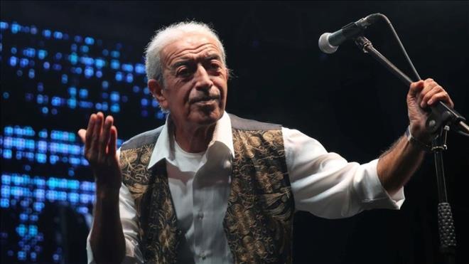 EDP AKBAYRAM'IN SON DURUMU    Alnan bilgiye gre, 75 yandaki arkc Akbayram gece saatlerinde yataktan dt.    Durumun bildirilmesi zerine Akbayram'n evine salk ekipleri sevk edildi.    lk mdahaleyi yapan ekipler, Akbayram' Salk Bilimleri niversitesi Haydarpaa Numune Eitim ve Aratrma Hastanesi'ne kaldrd.    Entbe edilen Akbayram'n youn bakmda tedavisi sryor.