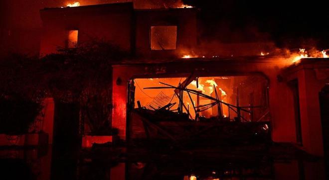 Foster, sosyal medya hesabndan, "Hidrantlarmz botu. Bitkiler ar bymt ve allar temizlenmemiti. Eyalet valimiz, kabile liderleri balklar korumak istedii iin rezervuarlarmz boaltt. tfaiye btemiz belediye bakanmz tarafndan kesildi." yorumunu yapt.