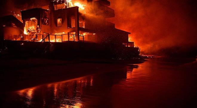 nl aktris Sara Foster da Los Angeles'ta ar yksek vergiler dediklerini ancak eyaletin bu kadar byk orman yangnlaryla baa kmadn ve tamamen hazrlksz olduunu belirtti.