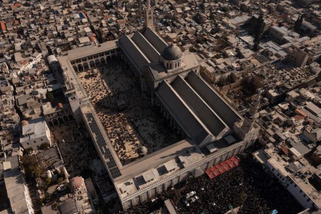 am Emevi Camisi'nin hallar, Gaziantep'li halclar tarafndan bata sona yenilenecek. Proje, ilk teravih namazna yetiecek