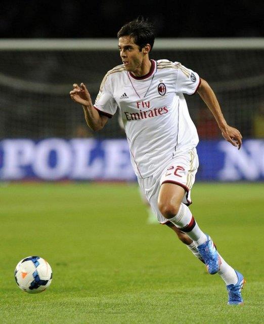 <p>Kulbn zengin eden oyuncular kadar zarar ettiren oyuncularn durumu da dikkat ekiyor. te kulbne en ok zarar ettiren futbolcular... </p>  <b>Kaka </b>  <p>nceki Transfer Bedeli: 65 milyon Euro </p>  Sonraki Transfer Bedeli: Bedelsiz