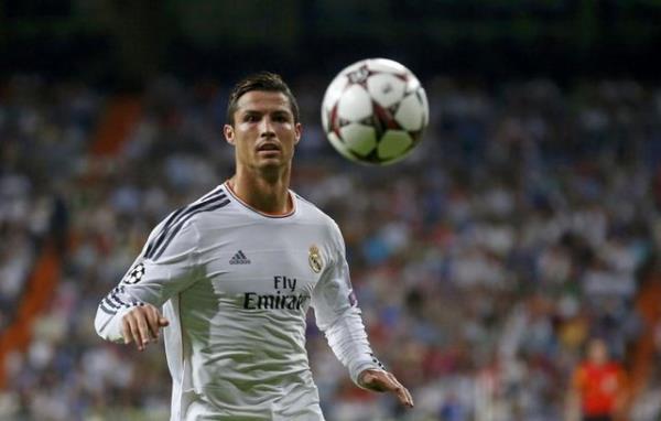 <p><b>C.Ronaldo </b></p>  Kar eden kulp: Mancester United   <p>Gittii takm: Real Madrid </p>  Kar: 76,5 milyon Euro