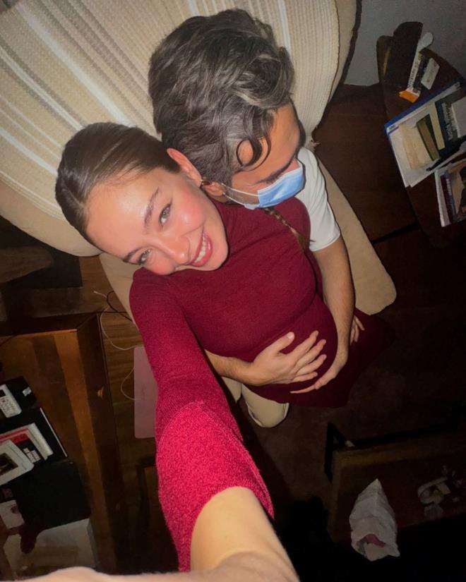 Anne olmak iin gn sayan oyuncu, karn burnunda yeni pozlarn paylat.