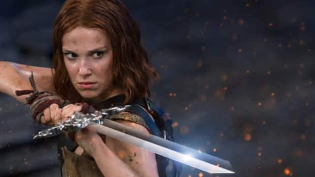 8. Damsel  <br>  Stranger Things'te Eleven ve Enolo Holmes karakterleriyle tannan Millie Bobby Brown'n barolnde yer ald "Damsel" filmi, bir peri masalnn senaryosunu tersine evirerek, beyaz atl prensinin kendisini bir ejderhaya kurban etmeye alt bir prensese ve onun mcadelesine odaklanyor.