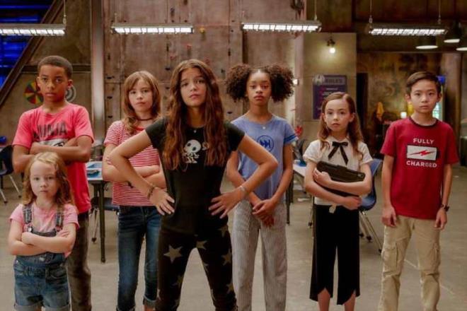 9. Kahramanlk Sras Bizde<br>    ocuklar iin harika vakit geirme imkan sunan "Kahramanlk Sras Bizde" filmi, uzayl istilaclarn Dnya'nn sper kahramanlarn karmasyla ocuklarn adeta birer kurtarc olmasn ekranlara getiriyor.   <br>    Sper kahramanlarn ocuklar, hem ebeveynlerini hem de gezegeni kurtarmak iin i birlii yapmay renmek zorunda kalacaktr. YaYa Gosselin,Pedro Pascal,Priyanka Chopra Jonas'n rol ald yapm 1 saat 40 dakika.