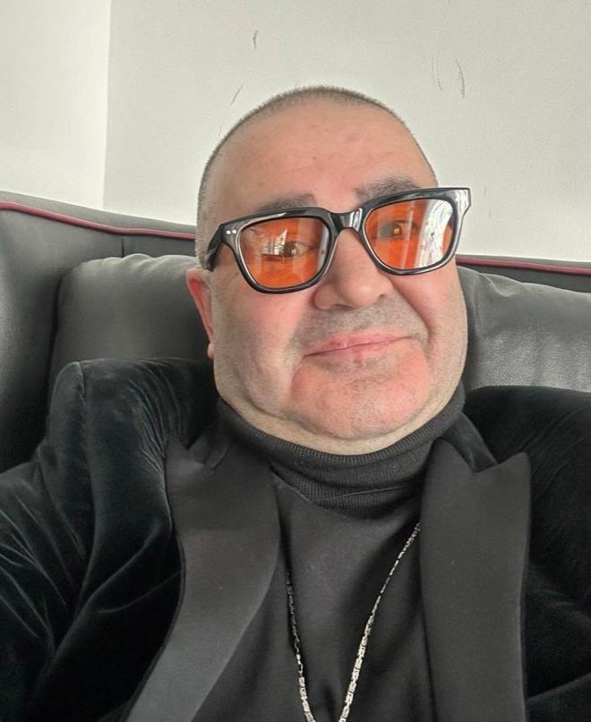 Programda hi bilinmeyen bir rahatszl olduunu aklayan nl isim, kr kalabilme riskinden de bahsetti.