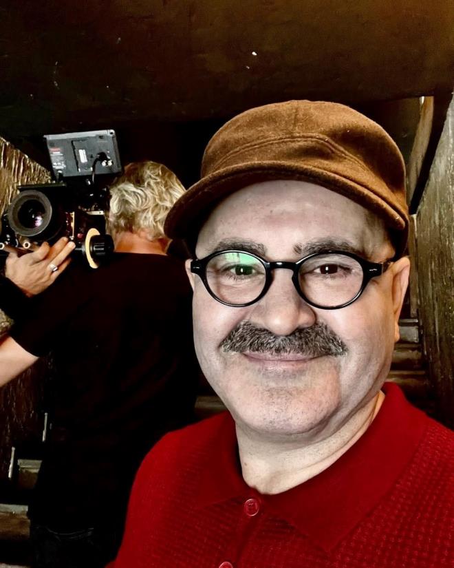 imdilerde Kutsal Damacana 5: Zombi filmiyle gndemde olan afak Sezer, Canda Tolga Ik'n Az nce Konutum programna konuk oldu.