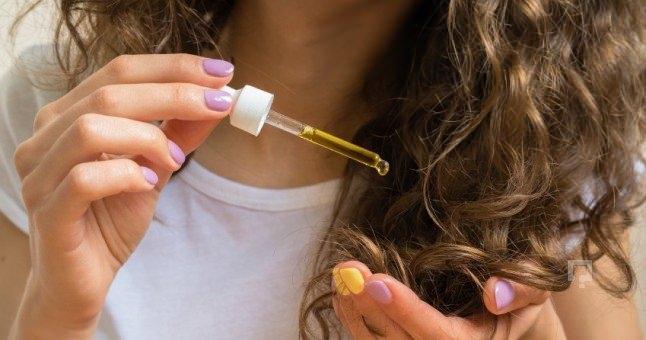 Ypranm salar iin maske  <br>  1 adet muzu ezin ve ierisine 1 ay ka badem yan dkerek iyice kartrn. Ellerinizle masaj yaparak karm salarnza uygulayp 10 dakika bekletin.