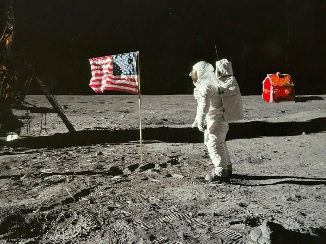 Genberg, ?Bu fikir, lgnca ve belki de aptalca ama ayn zamanda zihnimde gerekten iirsel bir dnceydi? diyerek projenin anlamn dile getirdi.