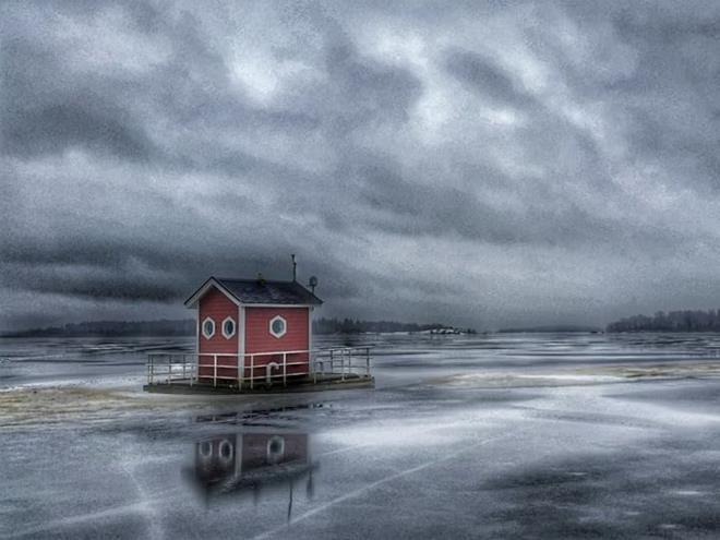 SANATTAN UZAYA     Moonhouse, Genberg?n uzaya tad ilk sanat eseri deil. Projenin daha nceki bir modeli, sve?in ilk astronotu Christer Fuglesang tarafndan Uluslararas Uzay stasyonu?na karlmt. Ancak bu kez ev, Dnya?y aarak Ay yzeyinde kalc bir iz brakacak.
