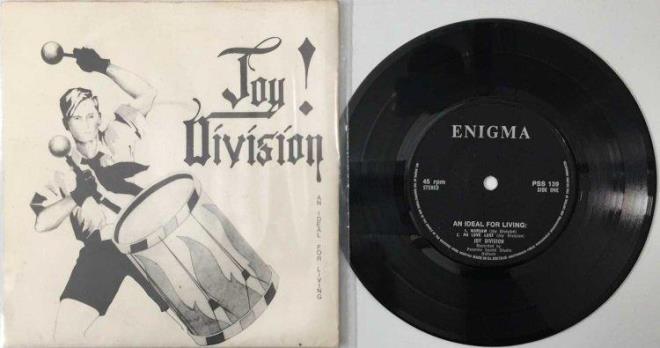 8. JOY DVSON - AN IDEAL FOR LVNG    1978 ylnda sadece 1.000 kopya baslan Joy Division'n "An Ideal For Living" adl albm mkemmel durumda bir kopya ile 4.700 Euro gibi yksek bir fiyata alc bulabiliyor.