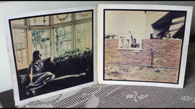 3. DARK - DARK ROUND THE EDGES    Yalnzca 40 kopya baslan 1972 tarihli bu albm, koleksiyonerler tarafndan "kutsal kase" olarak isimlendiriliyor. Mkemmel durumdaki bir rnei, 8.350 Euroya kadar alc bulabiliyor.