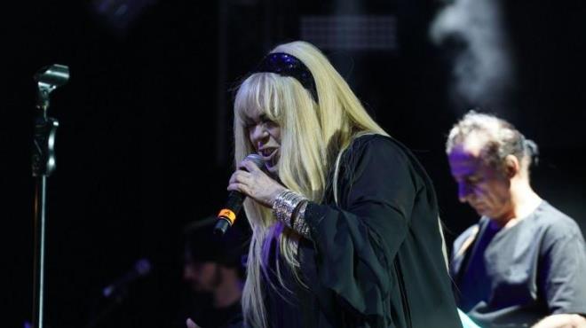 Yaptm evliliklerden ok pimanlm var. Bu aklm o zamanlarda olsayd asla evlilik yapmazdm." diye yant verdi.