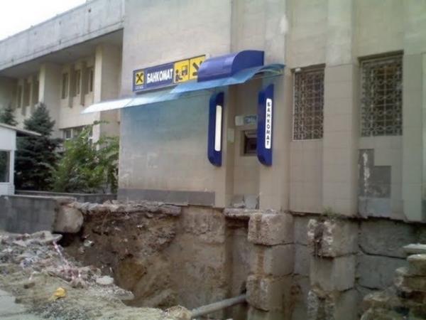 Mhendis ve mimarlarn tasarladklar 'ilgin' ev, i yerleri gibi yaptlar, normalin dnda olunca insanlar etkileyebiliyor.