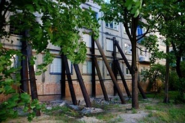 Mhendis ve mimarlarn tasarladklar 'ilgin' ev, i yerleri gibi yaptlar, normalin dnda olunca insanlar etkileyebiliyor.