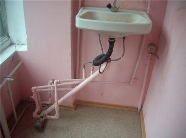 Mhendis ve mimarlarn tasarladklar 'ilgin' ev, i yerleri gibi yaptlar, normalin dnda olunca insanlar etkileyebiliyor.