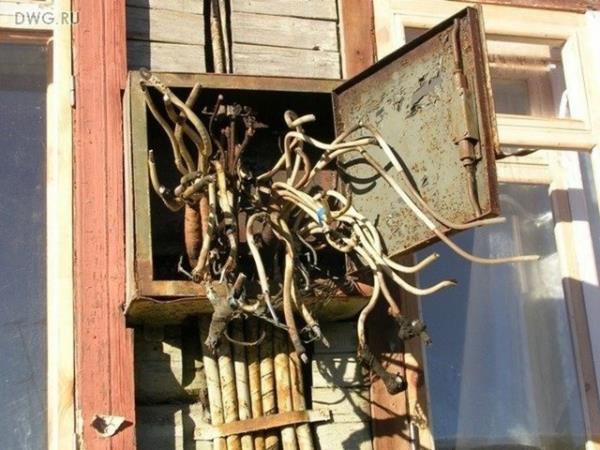 Mhendis ve mimarlarn tasarladklar 'ilgin' ev, i yerleri gibi yaptlar, normalin dnda olunca insanlar etkileyebiliyor.