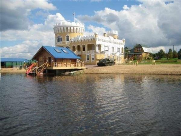 Mhendis ve mimarlarn tasarladklar 'ilgin' ev, i yerleri gibi yaptlar, normalin dnda olunca insanlar etkileyebiliyor.