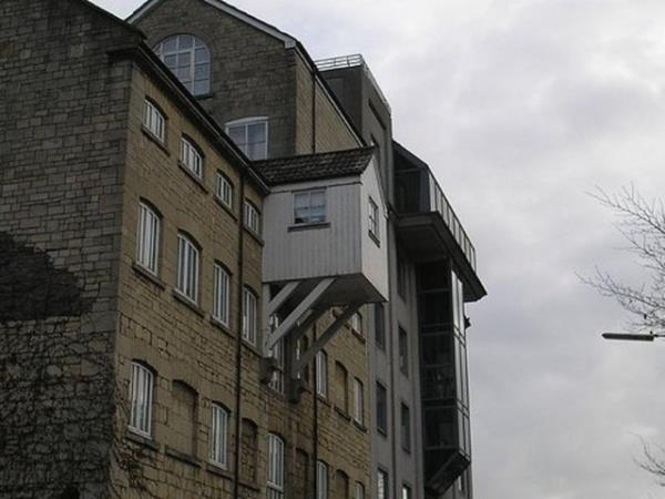 Mhendis ve mimarlarn tasarladklar 'ilgin' ev, i yerleri gibi yaptlar, normalin dnda olunca insanlar etkileyebiliyor.