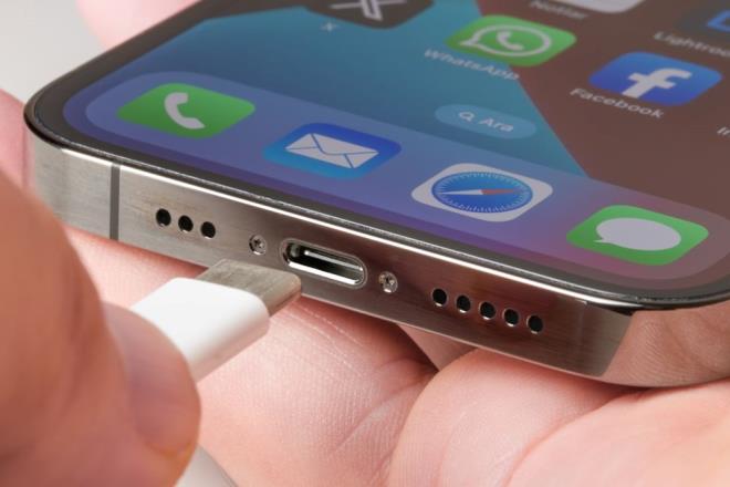 Buhar odas soutma sistemi, zellikle Samsung Galaxy ve Google Pixel gibi Android telefonlarda yaygn olarak tercih ediliyor ancak Apple, bu teknolojiyi daha nce iPhone modellerinde hi kullanmamt. Bu sistem, buharlaan svnn telefon iinde bir odadan gemesini salayarak soutma ilevi gryor.