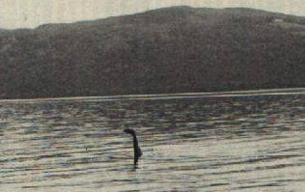 Lochness canavarn gsteren bu fotoraf 70'li yllarda ekildi. Gerek olup olmad yllarsr hala tartlyor.