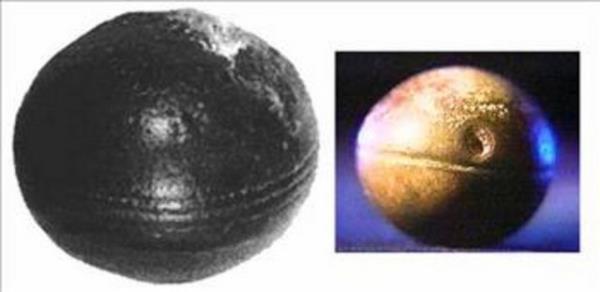 <p><b>METAL KRELERN SIRRI</b></p>  Bu metal krecikler Gney Afrika, Klerksdorp'tan. Birinin zerinde krenin evresini dolaacak ekilde birbirine paralel 3 izgi oyulmutur. Bu kreler Cambrian devri ncesine ait pek ok mineral arasnda bulunmutur (2,8 milyar yl ncesi). Bu krelerden bazlar 6 milimetre kalnlnda, ince bir kabua sahiptirler. Bu ince kabuk krld zaman krenin iinden sngerimsi garip bir ey kyor.Bu sngerimsi ey havayla temas edince paralanp toz haline geliyor. Bu krelerin ne olduklar ,ne amala yapldklar bilinmiyor. stelik 2,8 milyar yandalar. nsann inanas gelmiyor ancak bilimsel veriler bunlar.