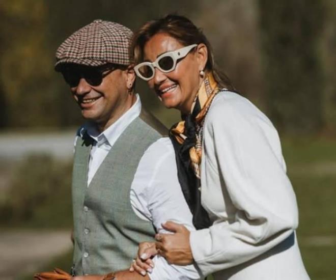 'ocuklar Duymasn'daki 'Meltem' karakteriyle yldz parlayan Pnar Altu, meslekta Yamur Atacan ile 2008 ylnda nikah masasna oturmutu.