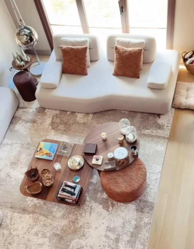 CAM TAVANLI LKS EVLER GNDEM OLDU    16. evlilik yldnmlerini kutlayan nl iftin imdi cam tavanl lks evleri gndem oldu.