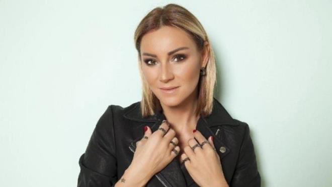 nl oyuncu Pnar Altu ve ei Yamur Atacan'n cam tavan lks evleri sosyal medyada gndem oldu.