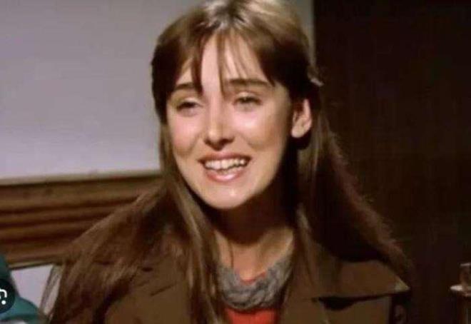 Kemal Sunal ile kamera karsna geen ve Gurbeti aban, aban Pabucu Yarm, Keriz gibi filmlerde boy gsteren Mge Akyama'n yllar sonraki hali ortaya kt.